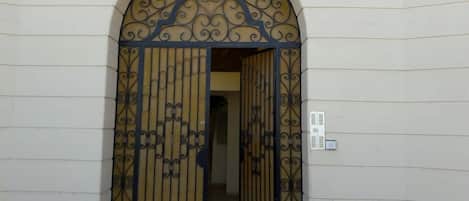 Apartment, 3 Bedrooms, Accessible, Smoking | Exterior