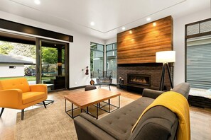 House, Multiple Beds (204 S. Grant Ave*) | Living room