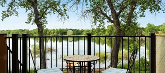 Peaceful Retro Retreat w/Stunning Lake Views!!