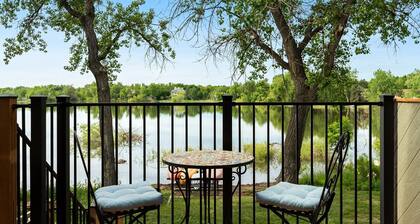 Peaceful Retro Retreat w/Stunning Lake Views!!
