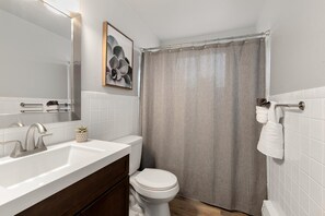 Condo, Multiple Beds (220 Peterson St. (Unit 4)) | Bathroom