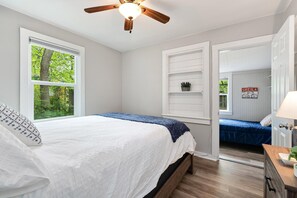House, Multiple Beds (417 Park St.)
