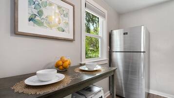 獨棟房屋, 多張床 (417 Park St.) | 私人廚房 | 大型冰箱、微波爐、烤箱、咖啡機/沖茶器