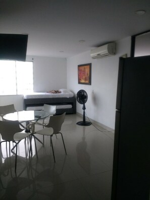 Studio, Multiple Bedrooms, Smoking, Balcony | Dining - Sea View Apartment 1-5c air Wifi (Cartagena)