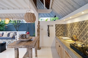 Huvila, 2 makuuhuonetta, tupakointi sallittu, patio | Olohuone