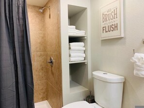 Hair dryer, towels, soap, shampoo - Inviting Bungalow Next to UNC - Free cruiser bikes! (Greeley)