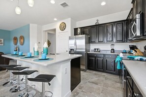 House, Multiple Beds (1287YC - West Haven Gated Community) | Private kitchen - 1287yc - West Haven Gated Community (Davenport)
