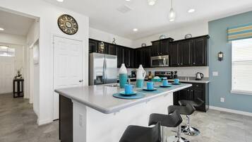 House, Multiple Beds (1287YC - West Haven Gated Community) | Private kitchen