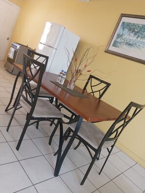 Apartamento, 2 habitaciones, balcón, vistas al jardín | Comedor