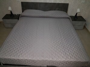 1 bedroom, iron/ironing board, WiFi, bed sheets - Sweet House "Angevin Dynasty" - An unforgettable experience! (Napoli)