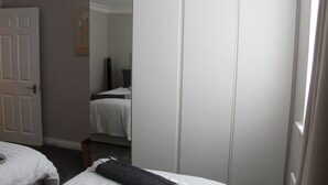 Luokittelematon kuva, 4 kautta 45, painike
