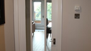 Luokittelematon kuva, 5 kautta 45, painike