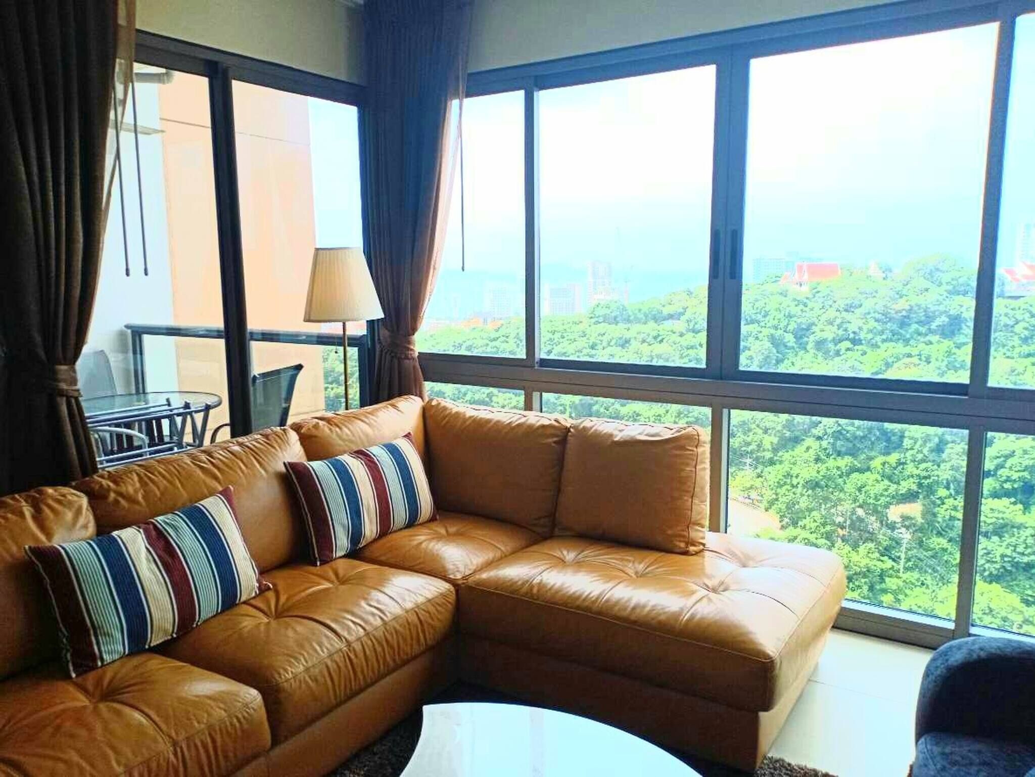 Apartment, 2 Bedrooms, Accessible, Balcony | Living area