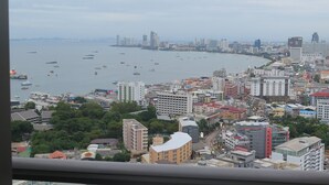 A cityscape with a view of the water and buildings. - 3110 - 2 Bedroom Seaview Deluxe Apt Unixx Pattaya (Pattaya)