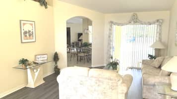 Villa, 4 Bedrooms, Private Pool, Garden View | Living area