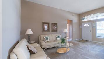 Villa, 4 Bedrooms, Private Pool, Garden View | Living area