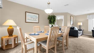 Villa, 4 Bedrooms, Private Pool, Garden View | Dining