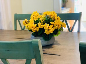 Casa, varias camas (Cozy Home in Downtown Loveland w/ Fre) | Restaurantes