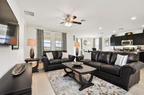 独立别墅, 多张床 (1303YC - West Haven Gated Community) | 客厅