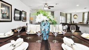 Ferienhaus, Mehrere Betten (1303YC - West Haven Gated Community) | Restaurant