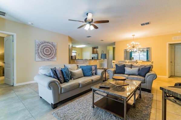 House, Multiple Beds (1115CPB-Cypress Pointe) | Living room