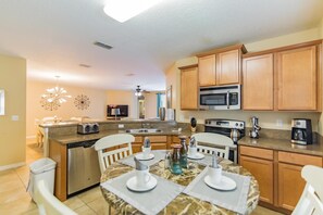 House, Multiple Beds (1115CPB-Cypress Pointe) | Private kitchen