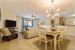House, Multiple Beds (1115CPB-Cypress Pointe) | Living room