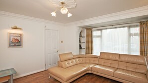 Unclassified image, 3 of 22, button - 3 Bedroom House Near the City Center (Chelmsford)