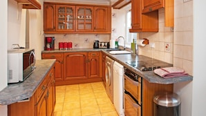 Unclassified image, 5 of 22, button - 3 Bedroom House Near the City Center (Chelmsford)