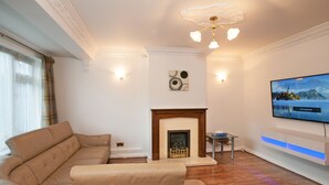 Unclassified image, 2 of 22, button - 3 Bedroom House Near the City Center (Chelmsford)