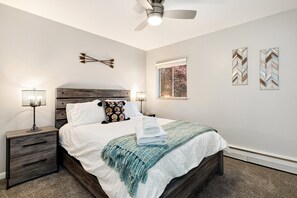 2 bedrooms, iron/ironing board, free WiFi, bed sheets