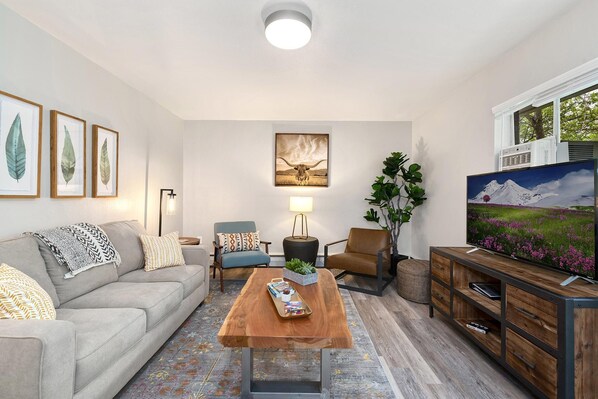 Condo, Multiple Beds (220 Peterson St. (Unit 6), US) | Living room