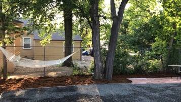 Apartment, Multiple Beds (622 W. Laurel St. - Lower) | Property grounds