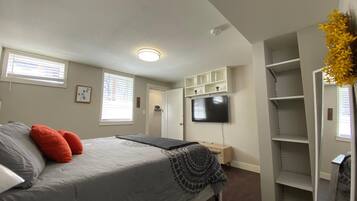 Apartment, Multiple Beds (622 W. Laurel St. - Lower) | 2 bedrooms, iron/ironing board, travel crib, WiFi