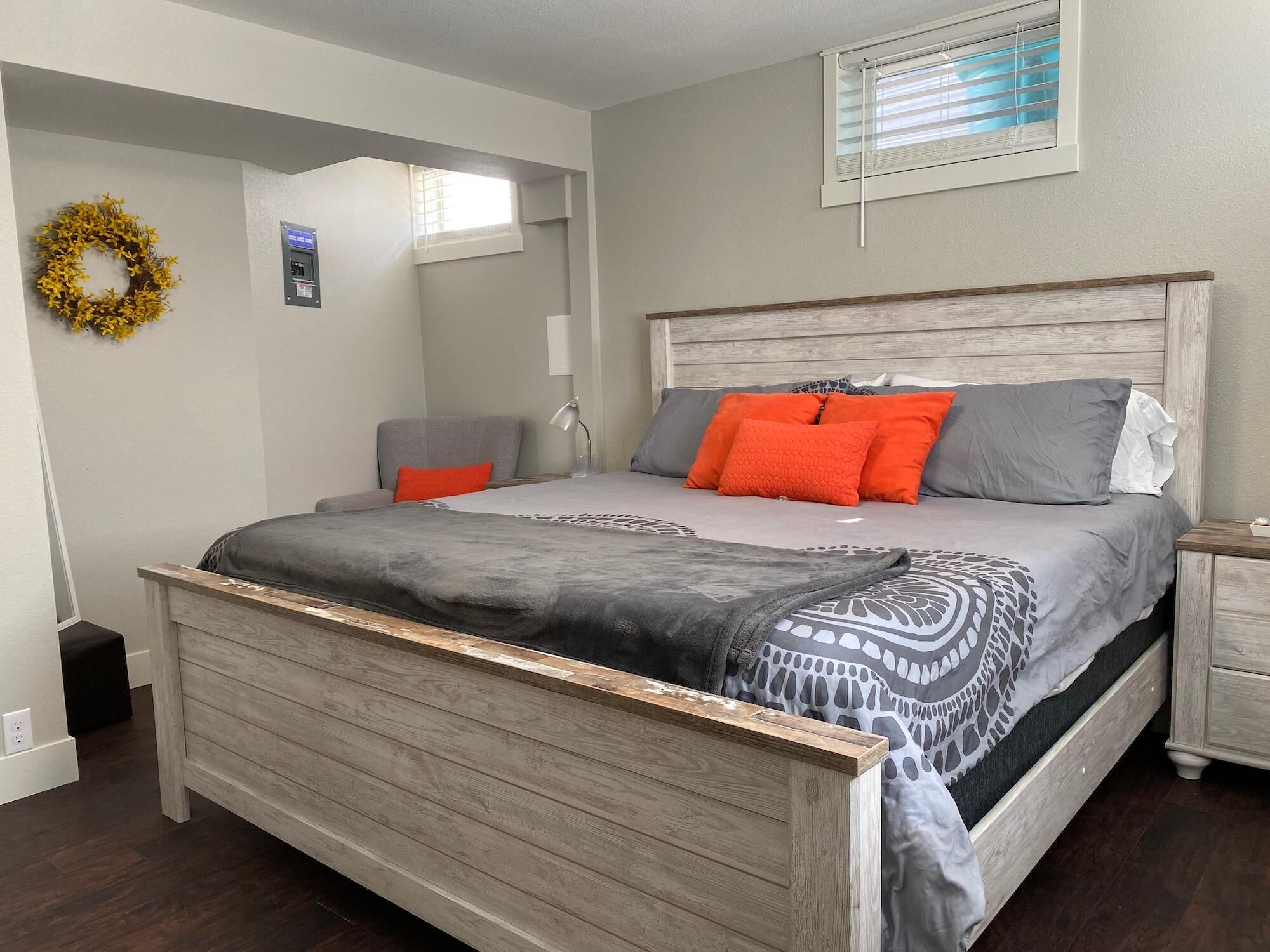 公寓, 多張床 (622 W. Laurel St. - Lower) | 2 間臥室、熨斗/熨衣板、隨行嬰兒床、無線上網