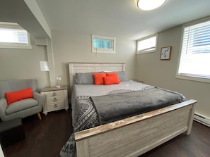 Apartment, Mehrere Betten (622 W. Laurel St. - Lower) | 2 Schlafzimmer, Bügeleisen/Bügelbrett, Reisekinderbett, WLAN
