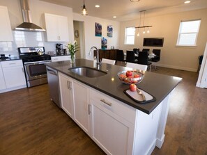 하우스, 침대(여러 개) (The Colorado House in Old Town Brewer) | 전용 주방 | 커피/티 메이커, 조리 도구/접시/주방 기구, 키친타월