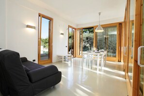 Villa, 5 Bedrooms, Accessible, Smoking | Interior