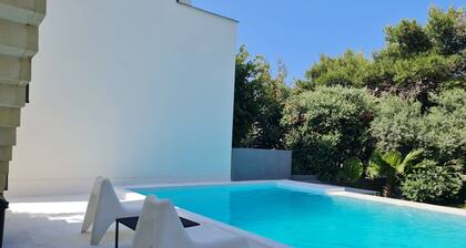 Whole Modern Villa With Pool And Near The Sea