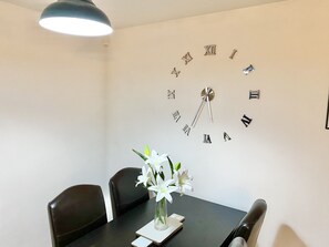 Dining - 3-bed Townhouse Parking Deep Cleaned (Salford)