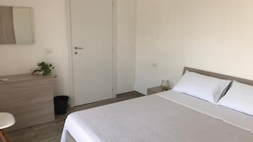 2 camere, una cassaforte in camera, una scrivania, ferro/asse da stiro