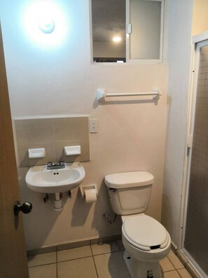 Appartement, 2 chambres, fumeur, vue ville | Salle de bain