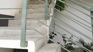 A staircase with green railings and a beige awning. - Cozy Apartment in the City of Morelia (Morelia)