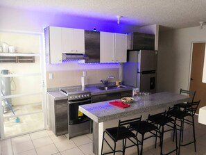 Appartement, 2 chambres, fumeur, vue ville | Salle à manger