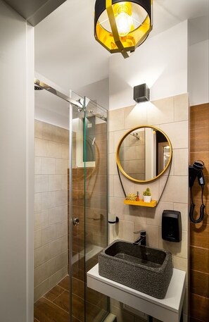 Apartment, 1 Bedroom, Balcony, City View | Bathroom