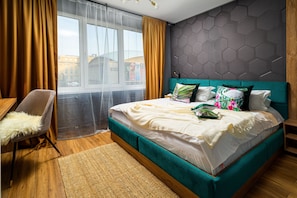 1 bedroom - Golden Hour - One Bedroom - Next to Cismigiu Park and Victoria Avenue (Bucharest)