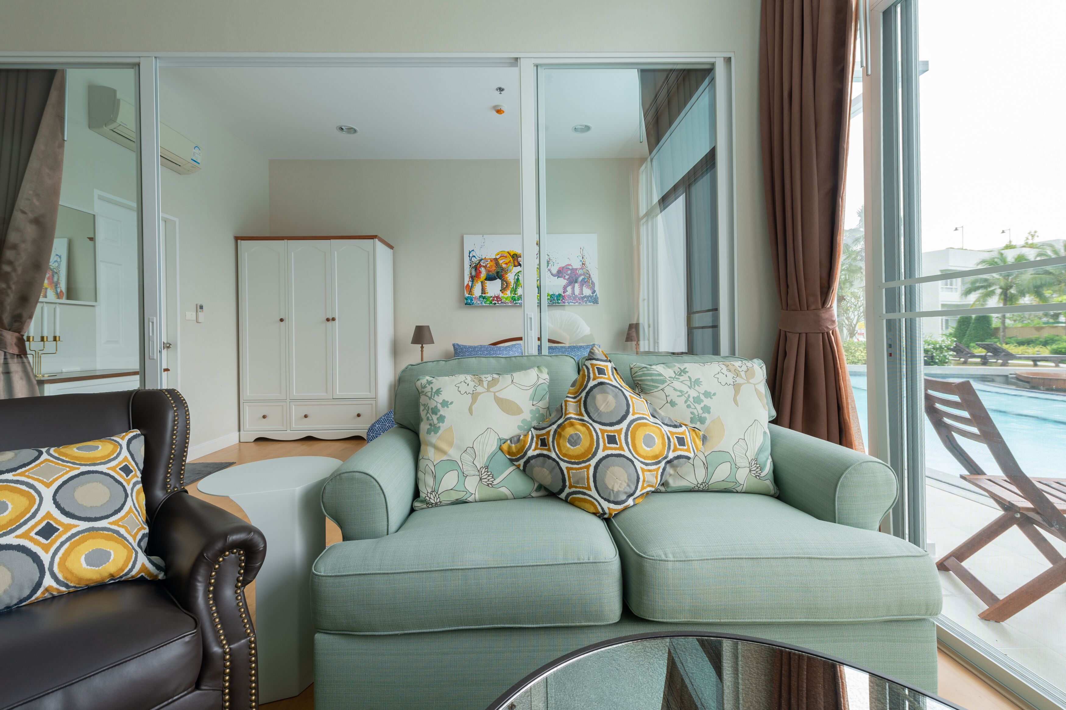 Apartment, 1 Bedroom, Accessible, Pool View | Living area