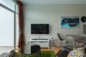 Leilighet, 1 soverom, tilgjengelighetstilpasset, bassengutsikt | Oppholdsområde