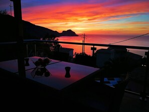 Villa, 3 Bedrooms, Smoking, Balcony | Dining