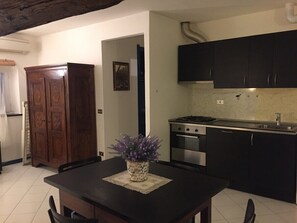 Refrigerador, horno, parrilla de estufa y lavavajillas